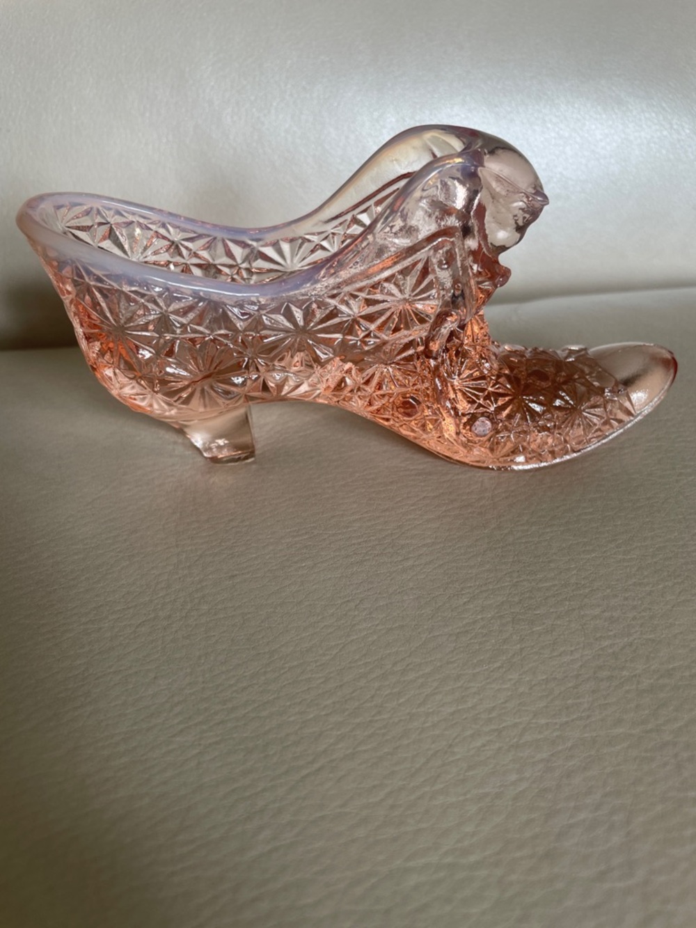 Fenton Peach Opalescent Daisy and Button Cat Head Slipper". - Picture 9 of 11